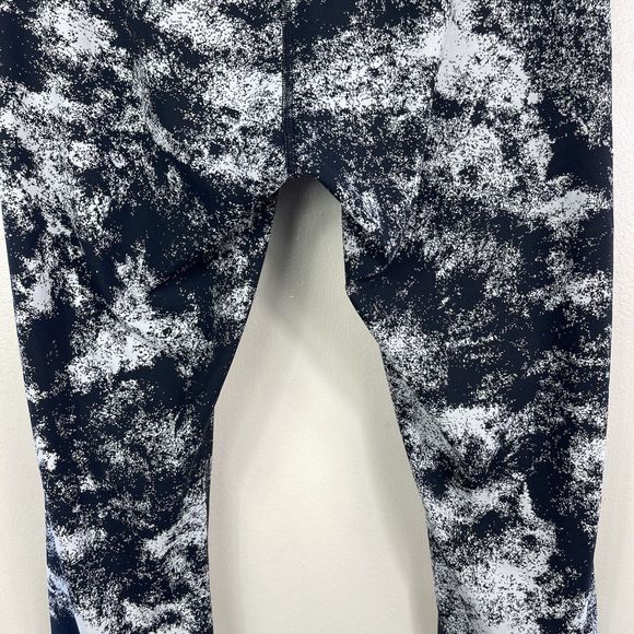 Lululemon Wunder Under Lunar New Year  Black White Leggings Women’s Size‎ 8 - Picture 9 of 13